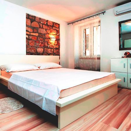 Augusta Apartment โรวีน ภายนอก รูปภาพ