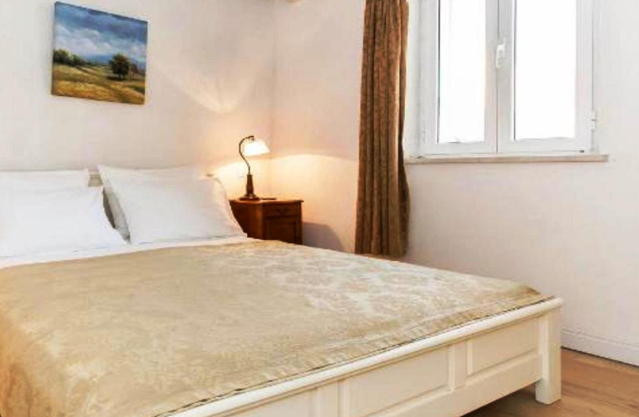 Augusta Apartment โรวีน ภายนอก รูปภาพ