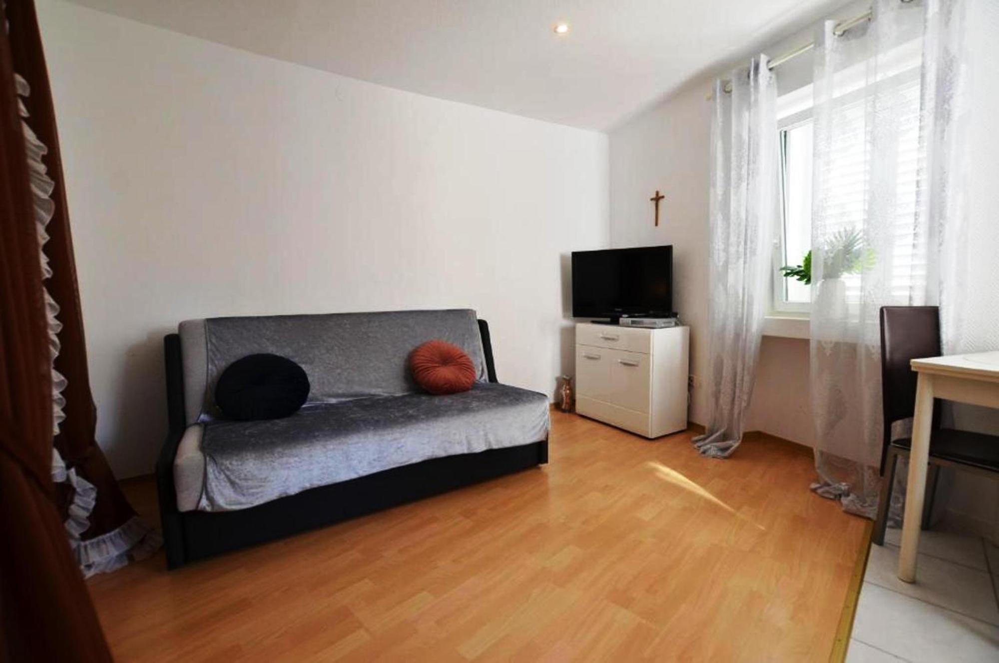 Augusta Apartment โรวีน ภายนอก รูปภาพ