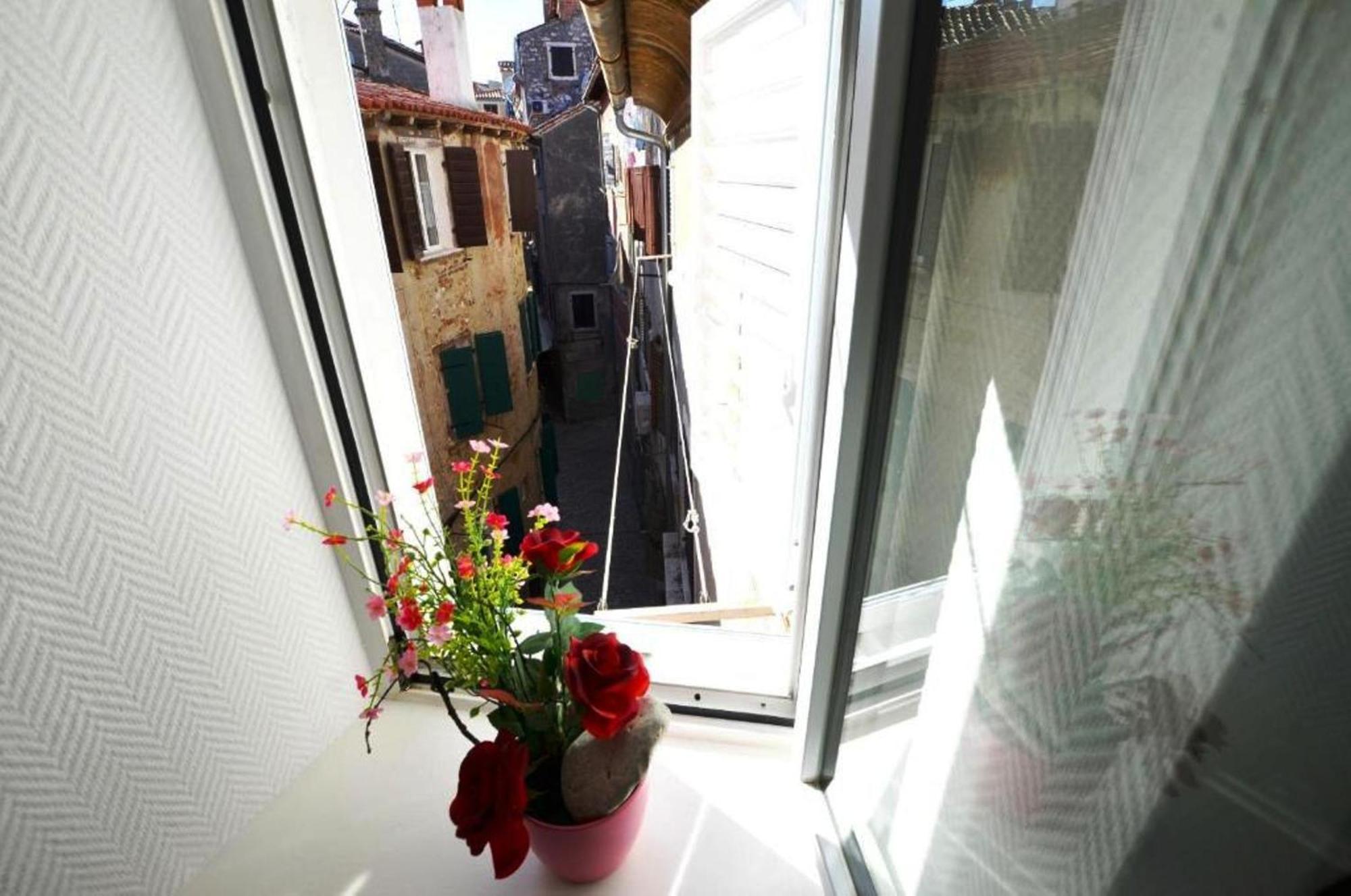 Augusta Apartment โรวีน ภายนอก รูปภาพ