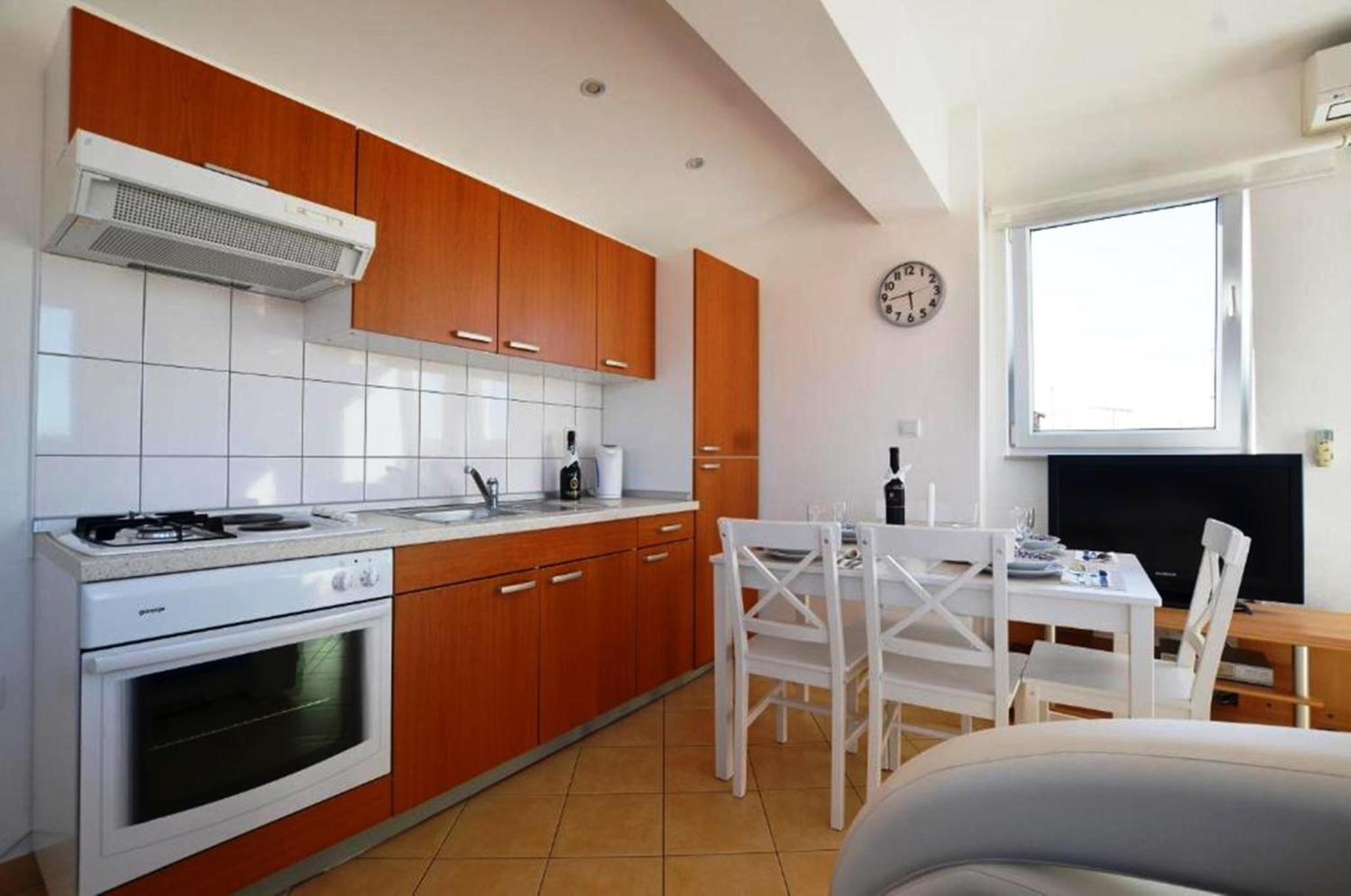 Augusta Apartment โรวีน ภายนอก รูปภาพ