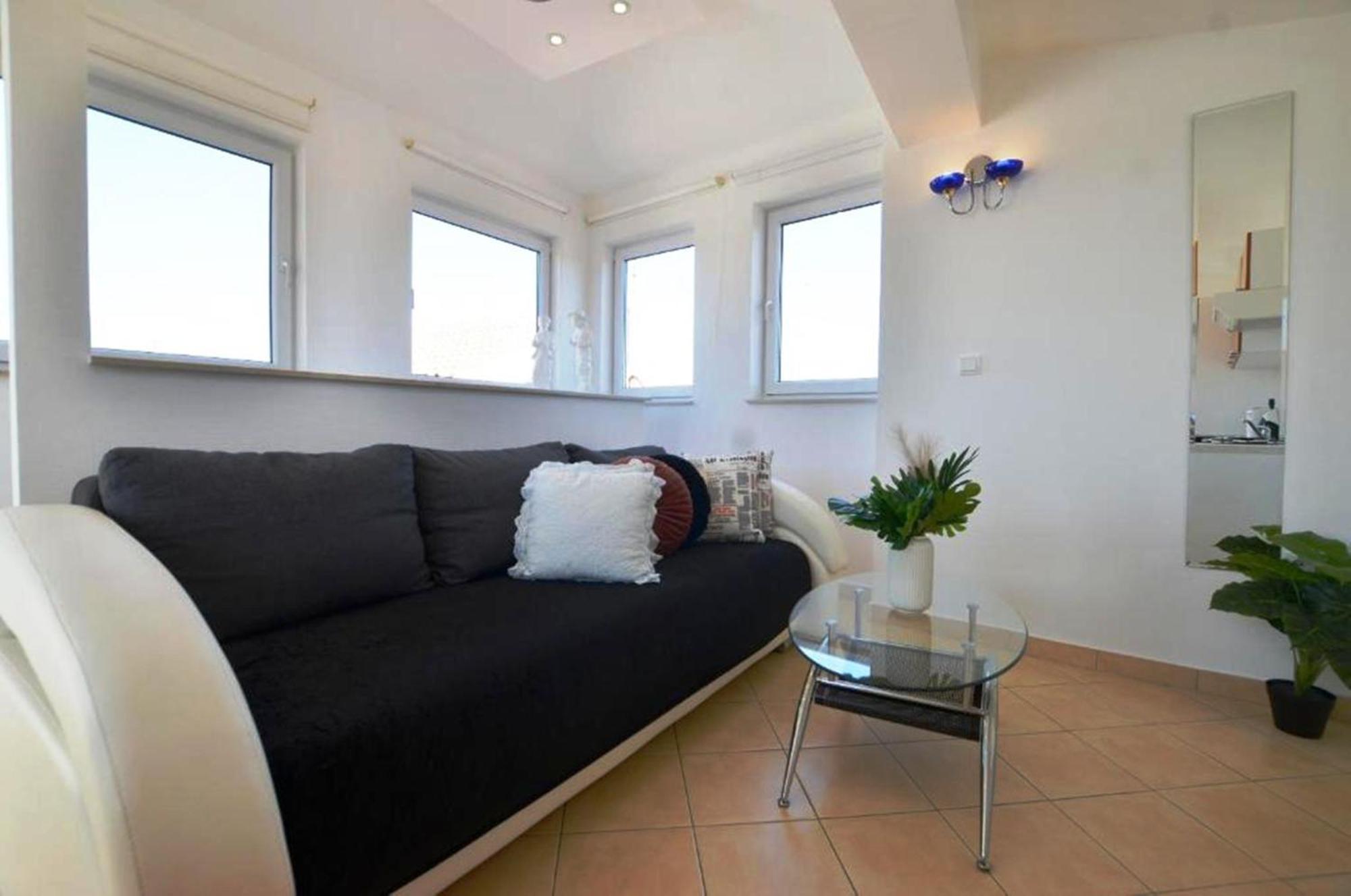 Augusta Apartment โรวีน ภายนอก รูปภาพ