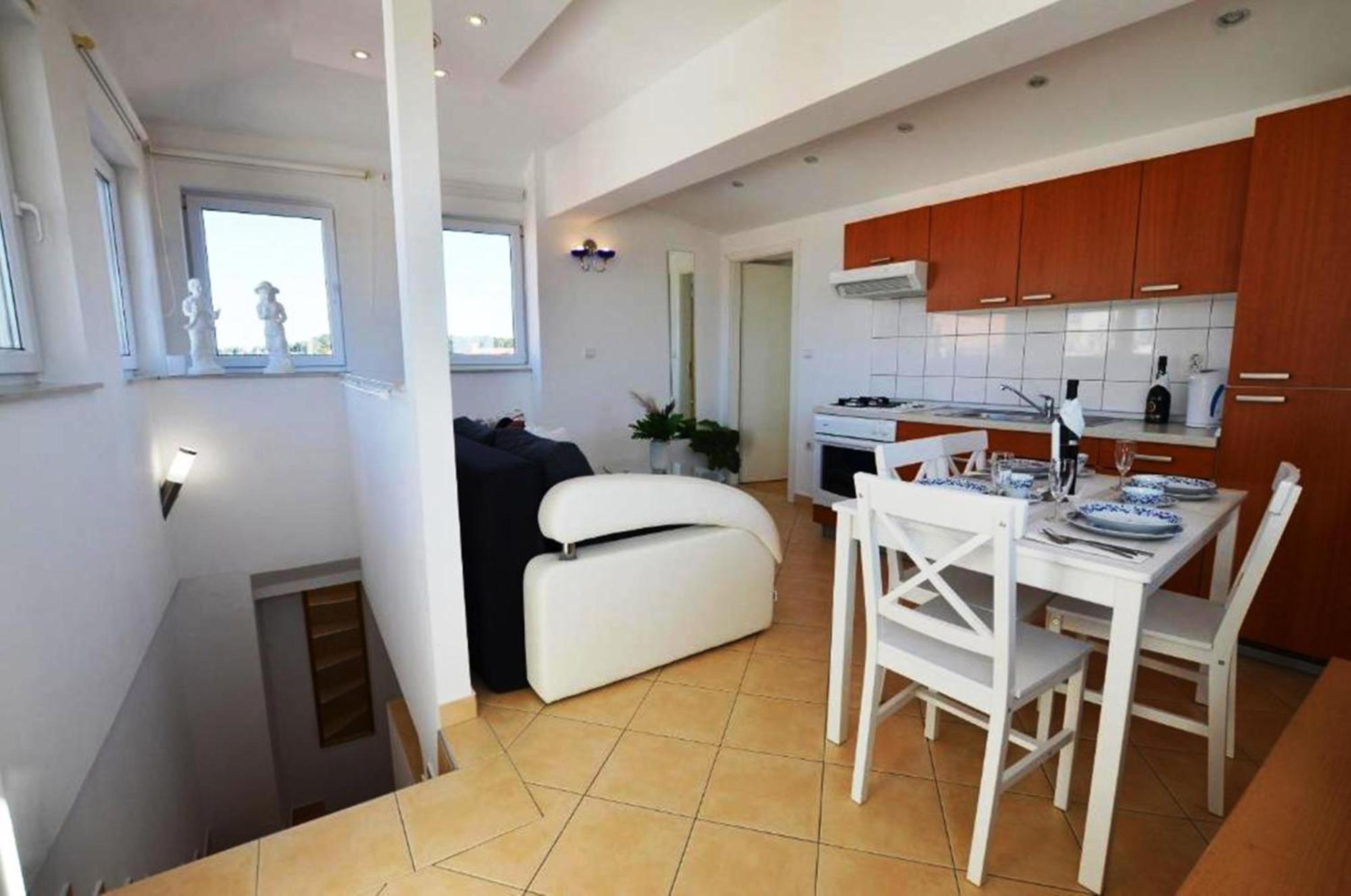 Augusta Apartment โรวีน ภายนอก รูปภาพ