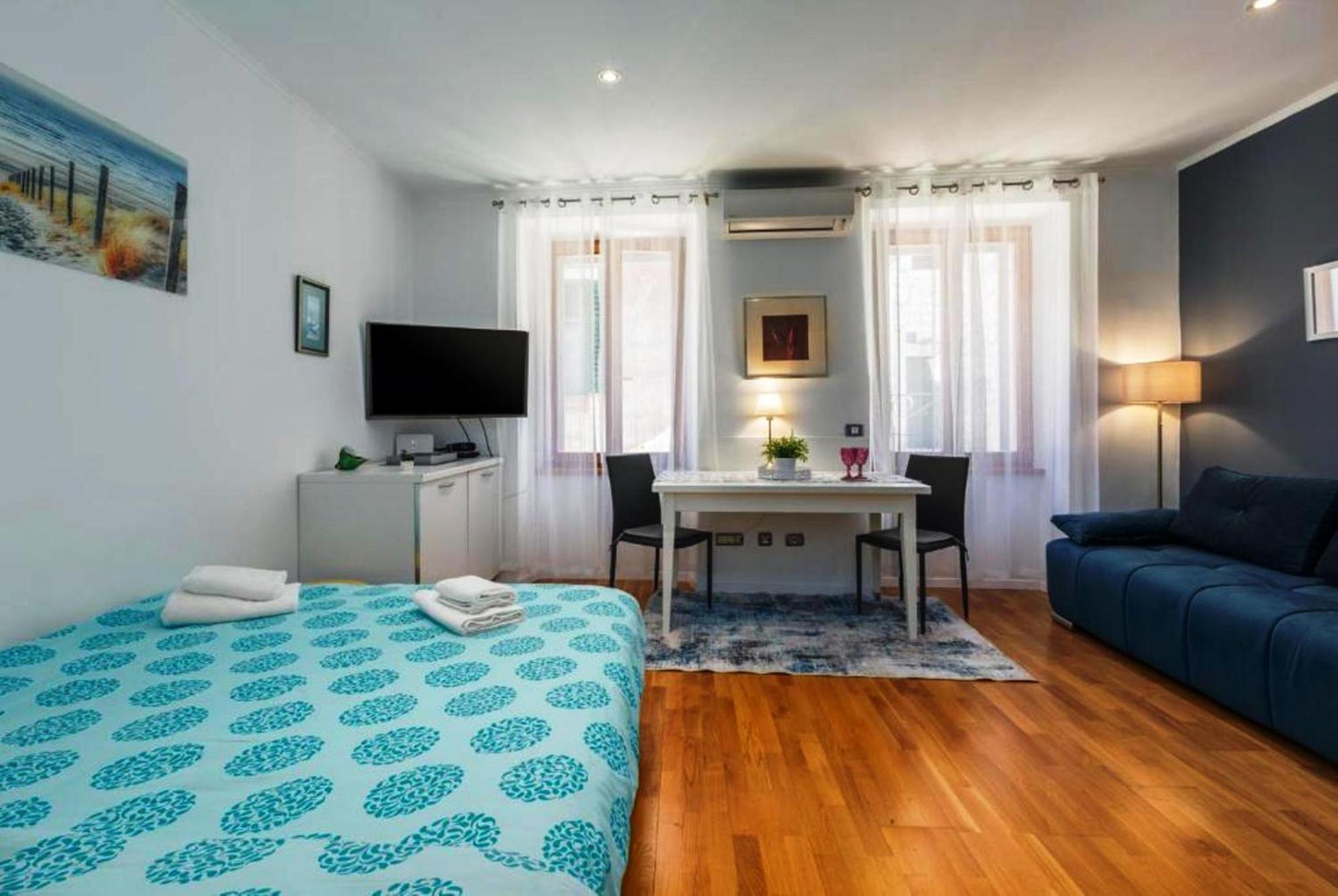 Augusta Apartment โรวีน ภายนอก รูปภาพ