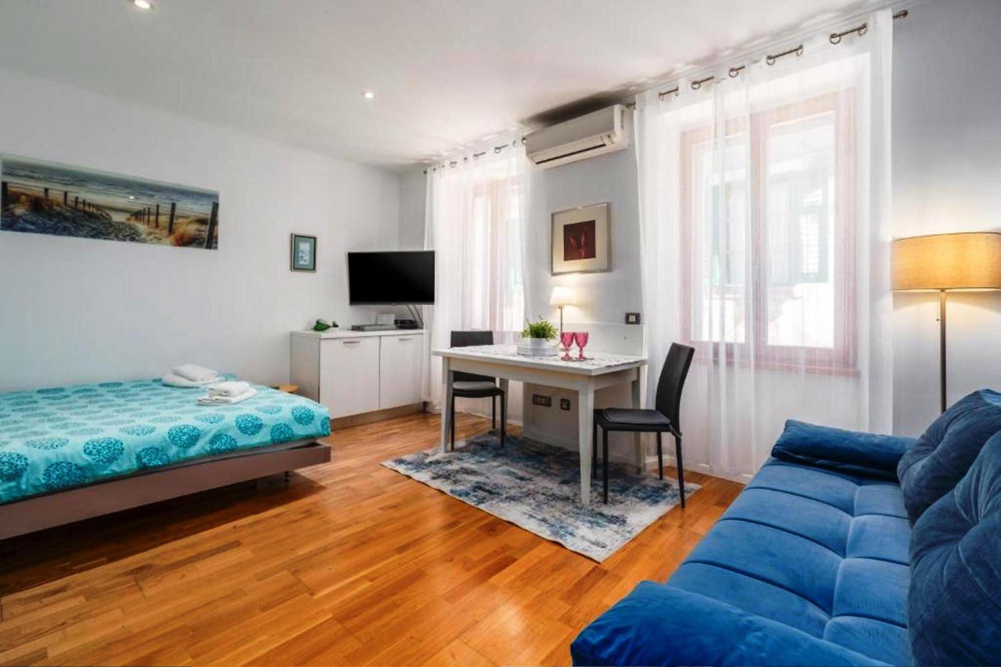 Augusta Apartment โรวีน ภายนอก รูปภาพ