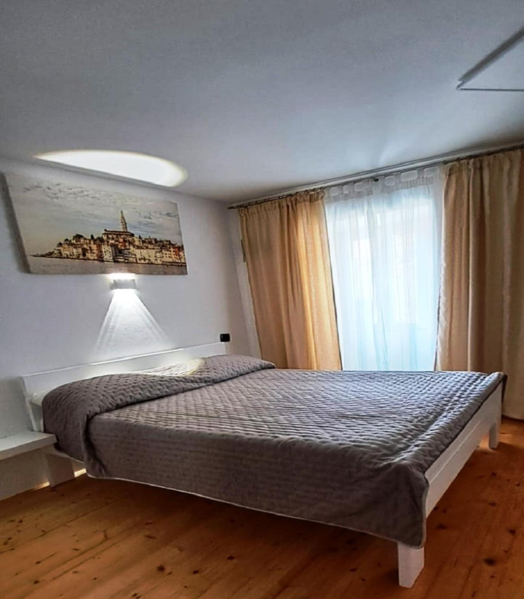 Augusta Apartment โรวีน ภายนอก รูปภาพ