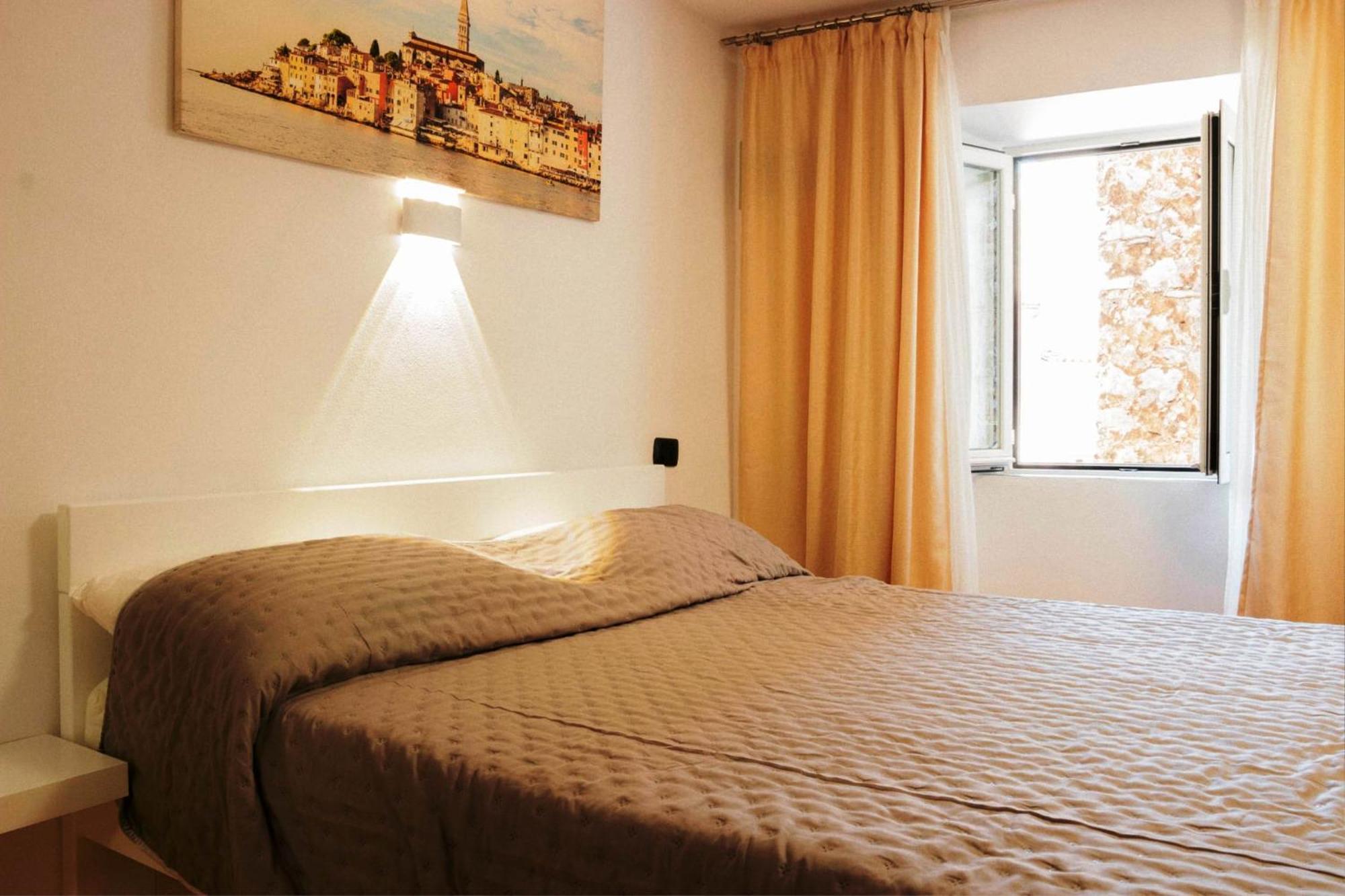 Augusta Apartment โรวีน ภายนอก รูปภาพ