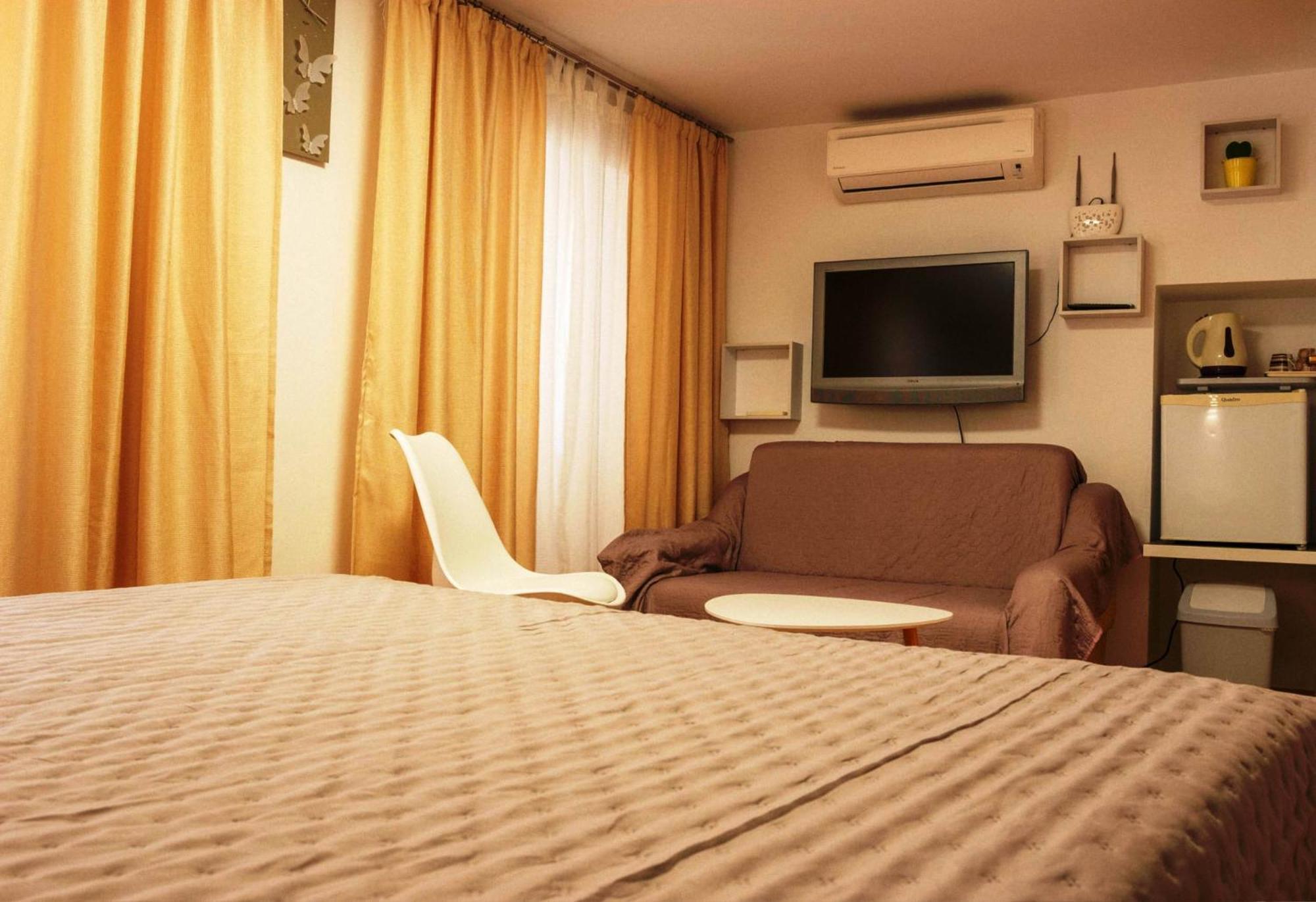 Augusta Apartment โรวีน ภายนอก รูปภาพ