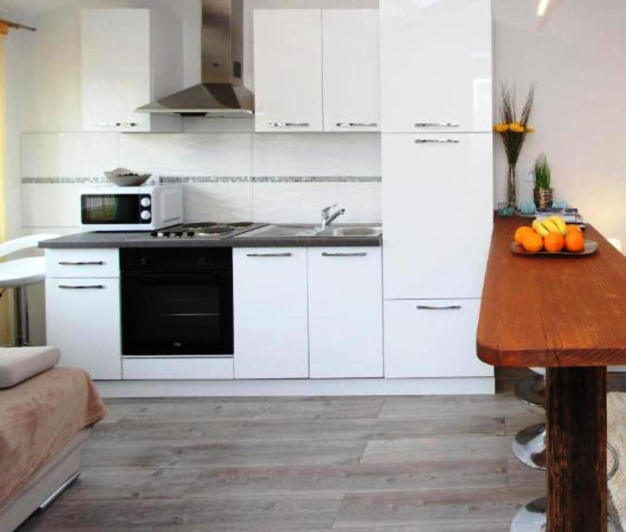 Augusta Apartment โรวีน ภายนอก รูปภาพ