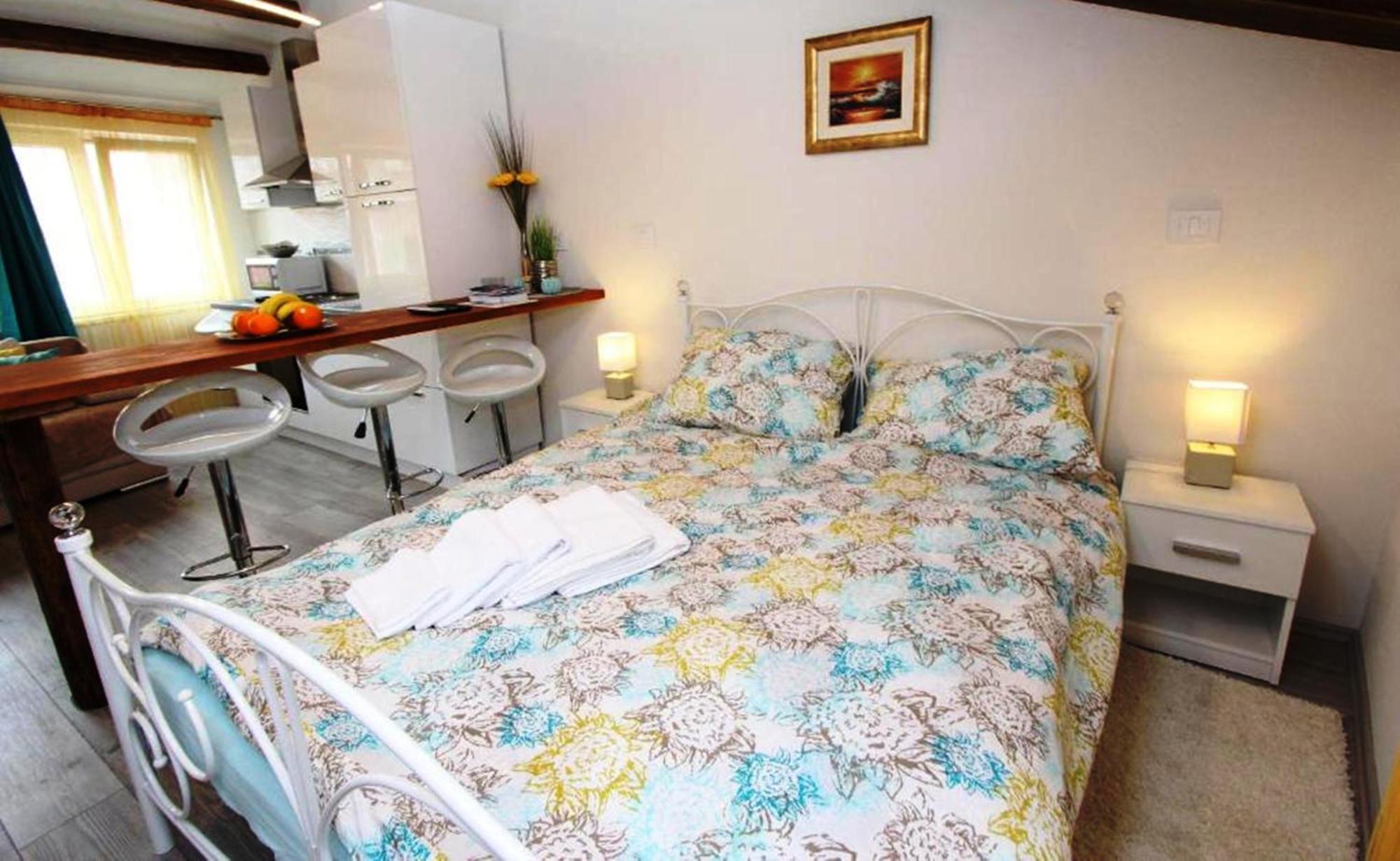 Augusta Apartment โรวีน ภายนอก รูปภาพ