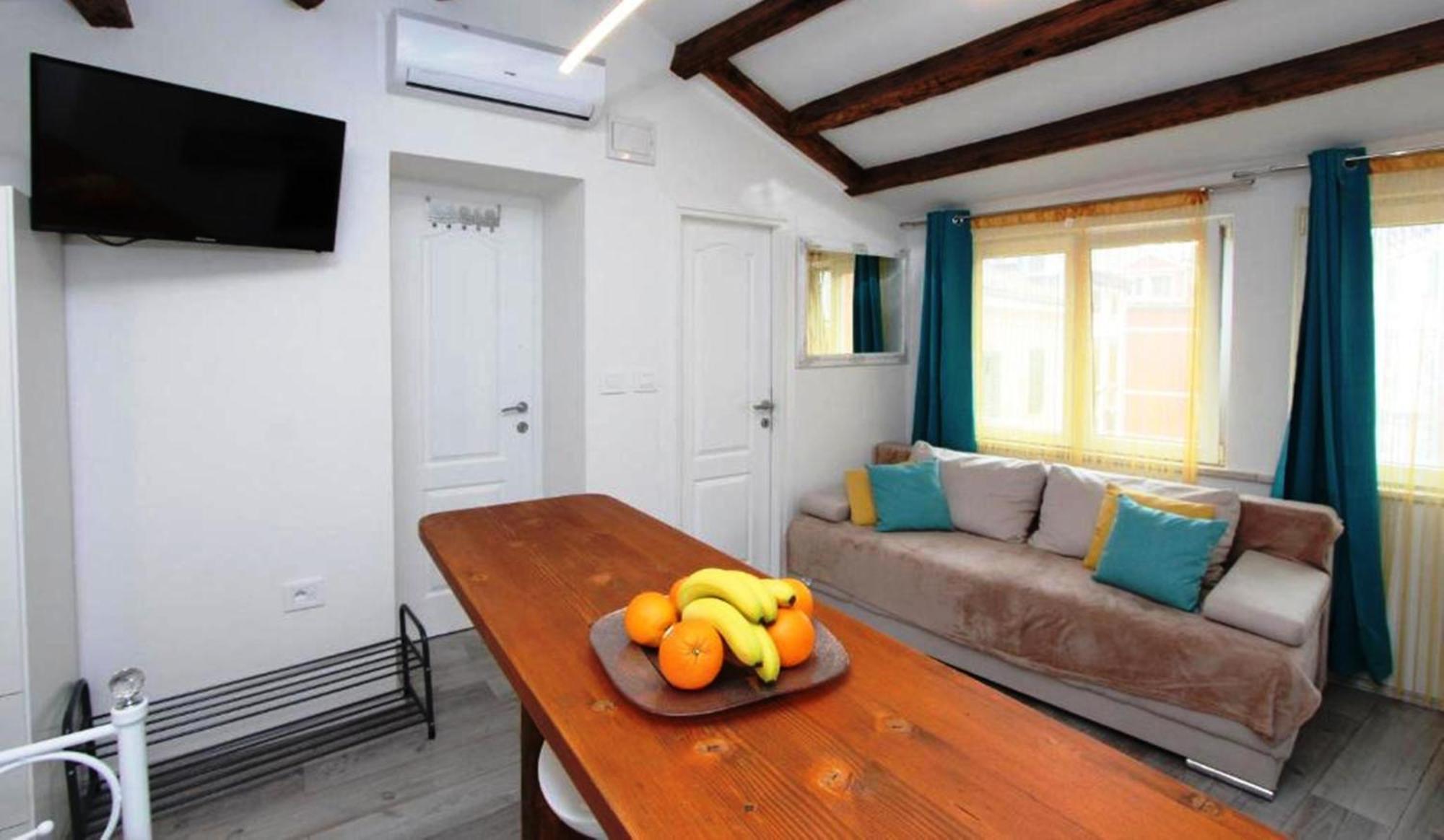 Augusta Apartment โรวีน ภายนอก รูปภาพ