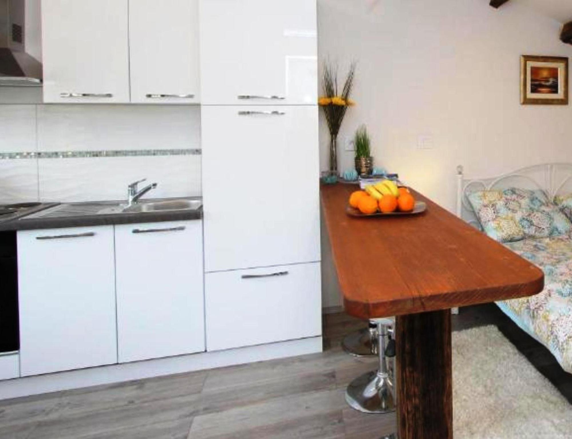 Augusta Apartment โรวีน ภายนอก รูปภาพ