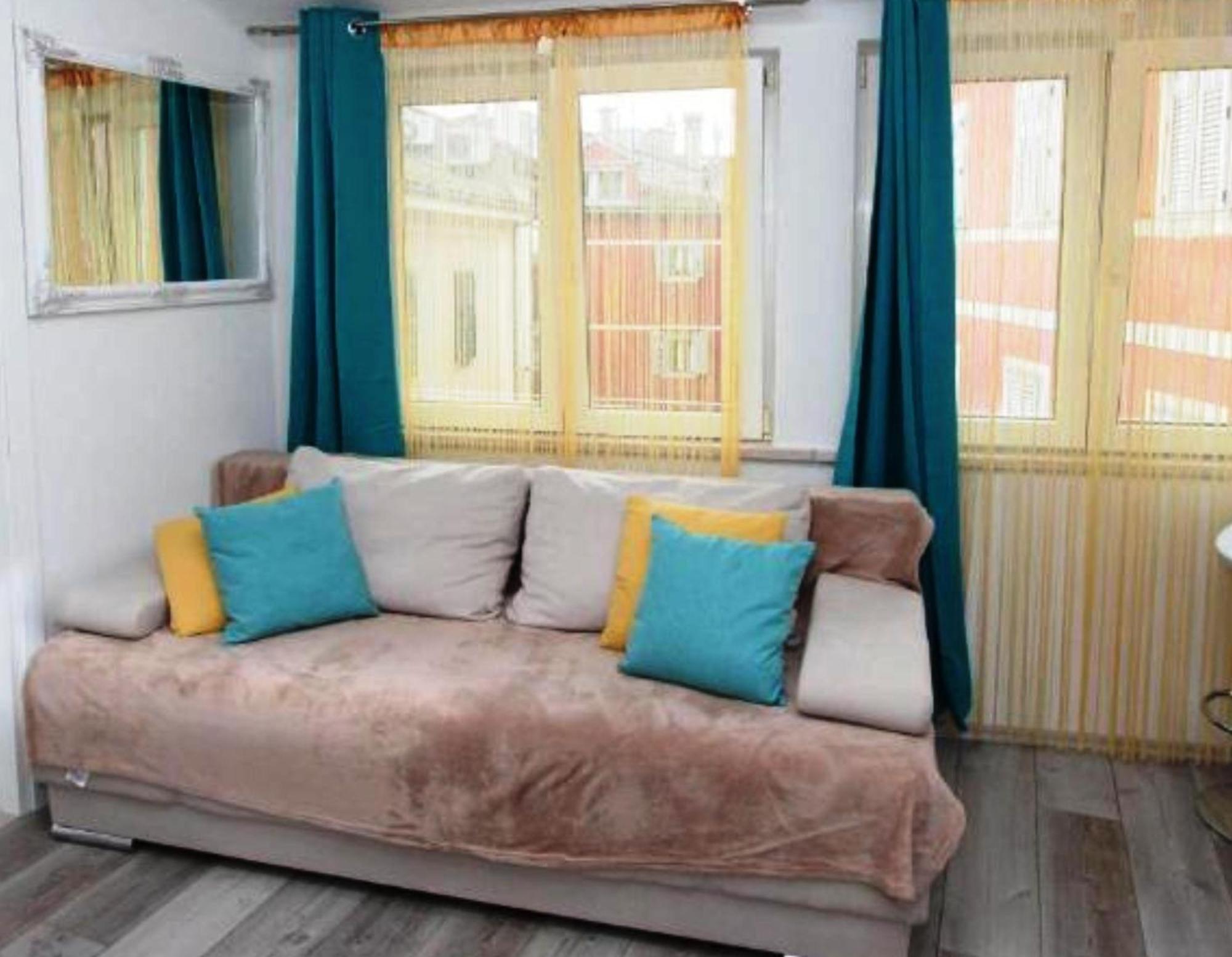 Augusta Apartment โรวีน ภายนอก รูปภาพ